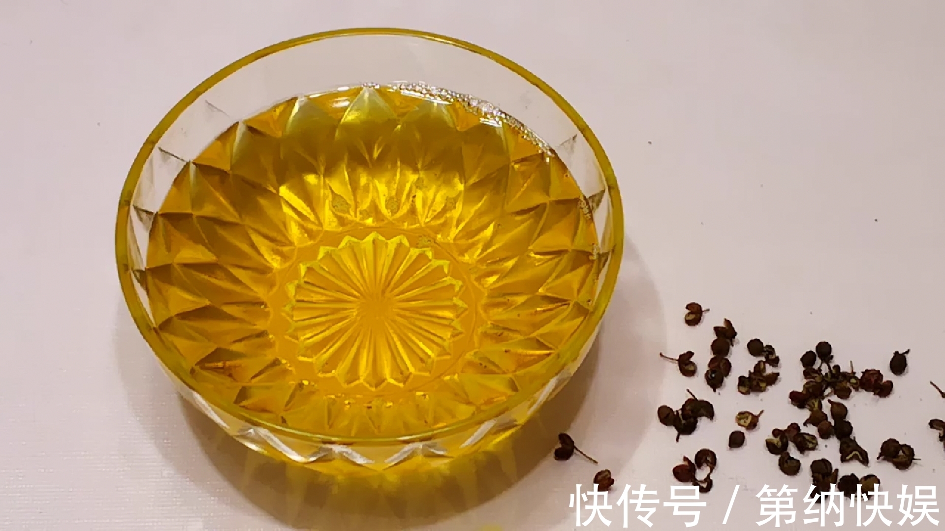 炸花椒油，不要直接下锅炸，少了这1步，难怪花椒油不香也不麻