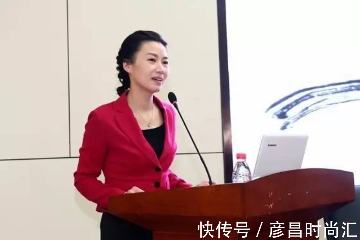 诗书@美女教授杨雨:我和李清照相似,“好酒、好赌、还好色”