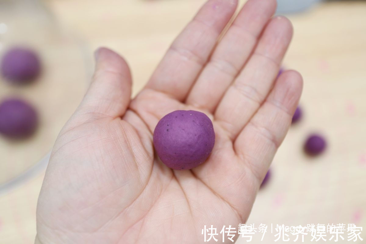 手货|南瓜紫薯成抢手货,做成馒头暄软香甜惹人爱,一次发酵省了1小时