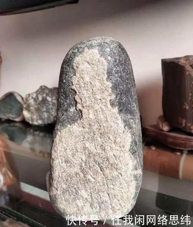 这些石头充满着石友对母亲的爱!