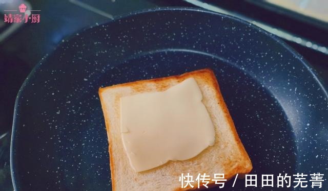 芝士培根煎蛋三明治|超简单的早餐自制三明治,这样做营养均衡又美味,完胜外卖~!
