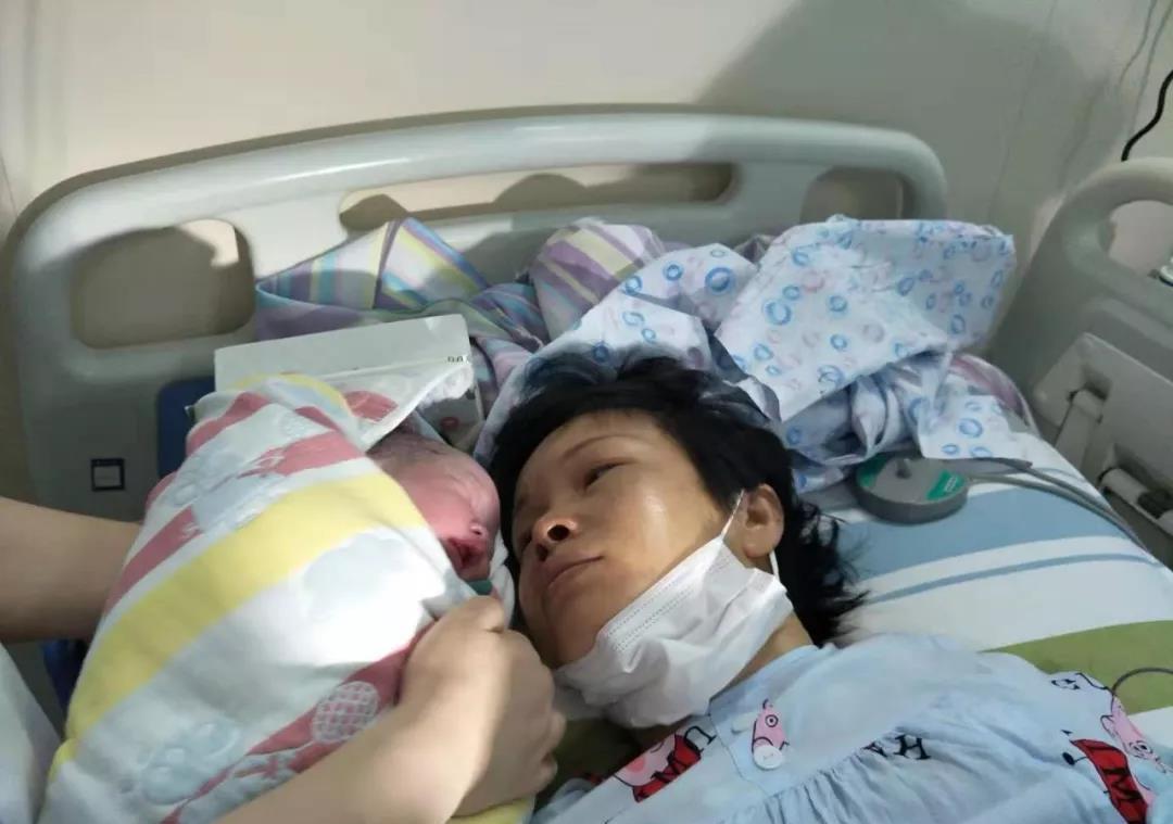 产房|从护士手里接过新生儿的,最好不是这4类人,否则宝宝后期得遭罪