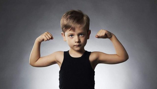 特殊身份|孩子忍不住在电梯里尿尿,被斥无教养,母亲接下来的做法让人安静