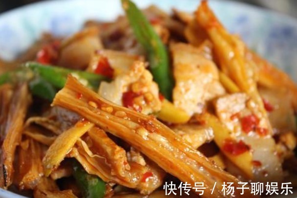 泡腐竹，不要直接用水泡！大厨教你2个技巧，1分钟泡发，香软筋道