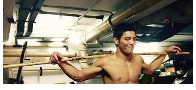 向佐打拳击输给了肖顺尧引起热议,网友们争议的焦点是什么?