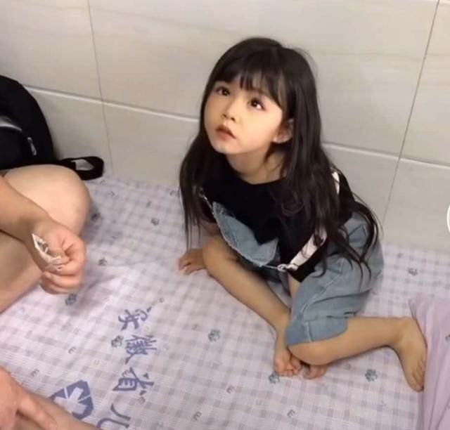 妈妈|4岁小天使误入凡间,容貌像精致的洋娃娃,妈妈却说她来渡劫的