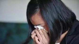 怀孕期间|因吃奶太用力,被妈妈用剪刀划花的男孩,如今怎么样了