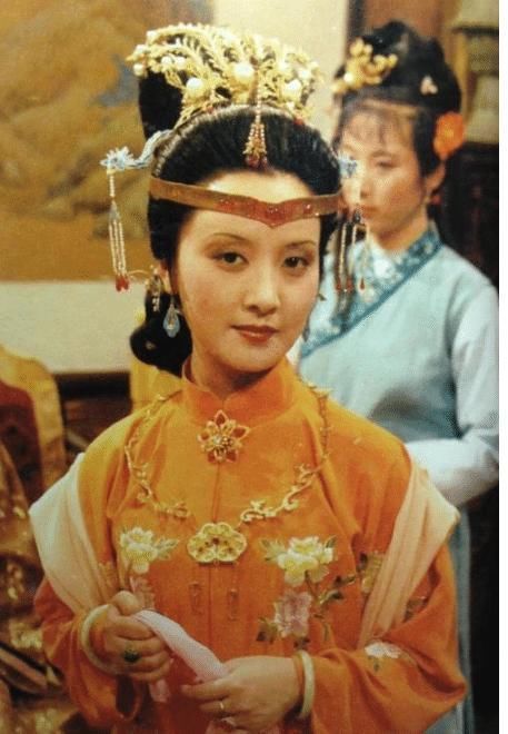 【草丁图书馆】红楼梦:琏二爷拿刀追砍凤姐,暴露贾母不为人知的一面
