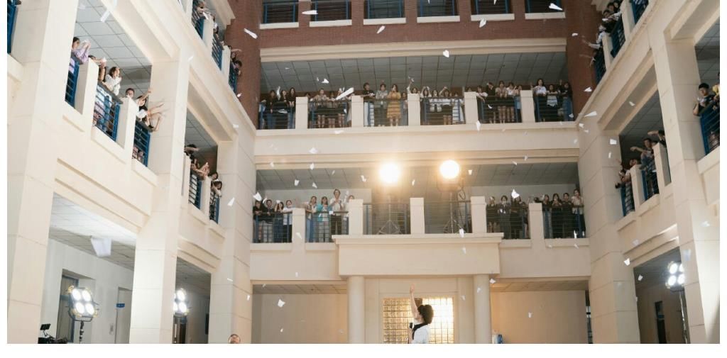 意外|夏日畢業(yè)歌會很精彩，生米布丁對周深表白，遇見你是最美麗的意外