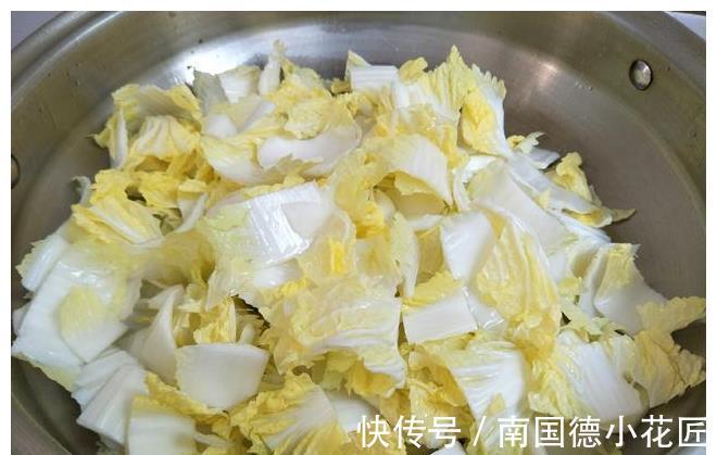 豆腐|白菜炖豆腐,万不可把豆腐和白菜的顺序放错,否则味道不香汤不白