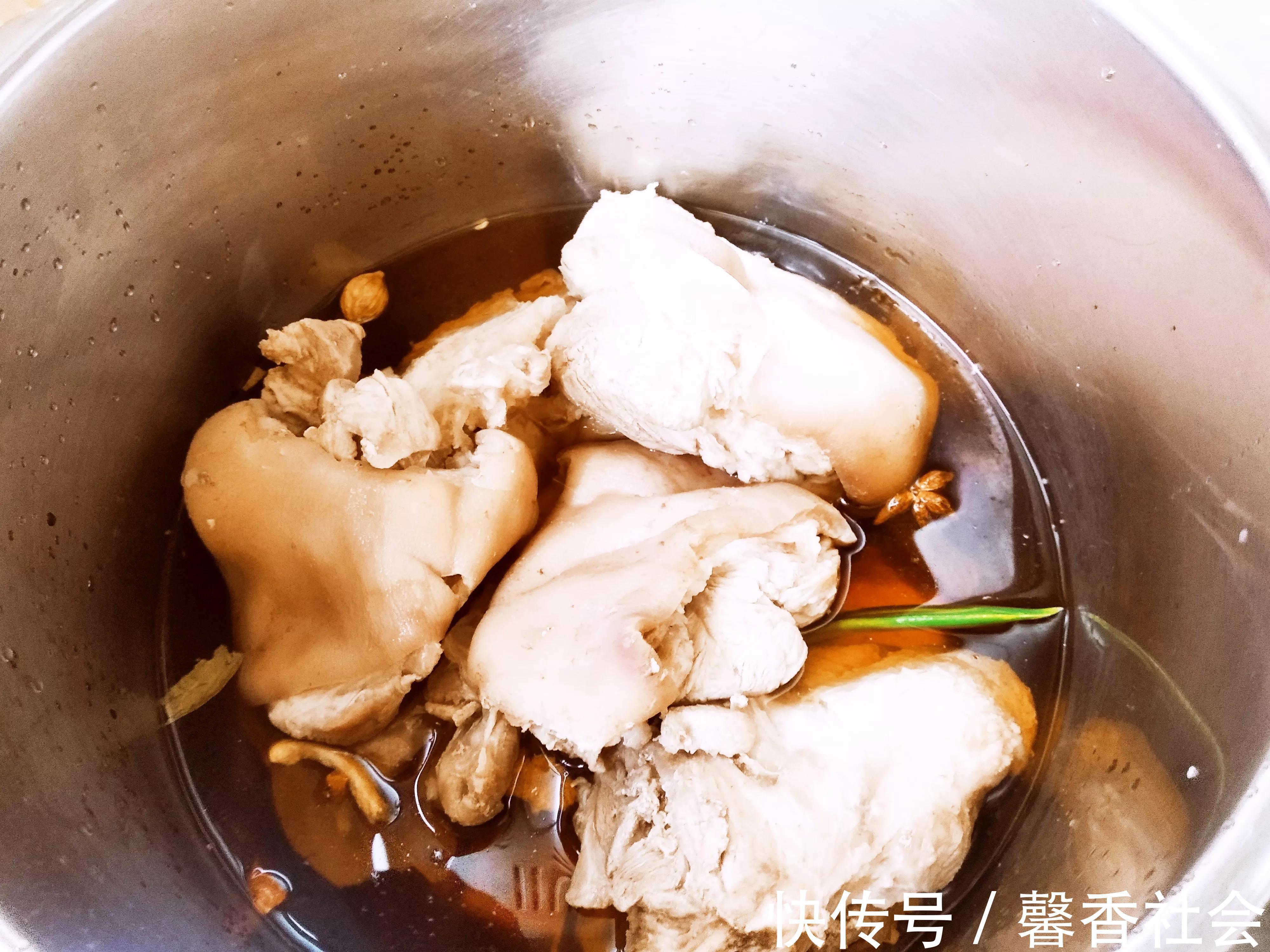 窍门|烀猪肉煮排骨，记住“3不放2窍门”，肉香味浓无腥味，瘦肉还不柴