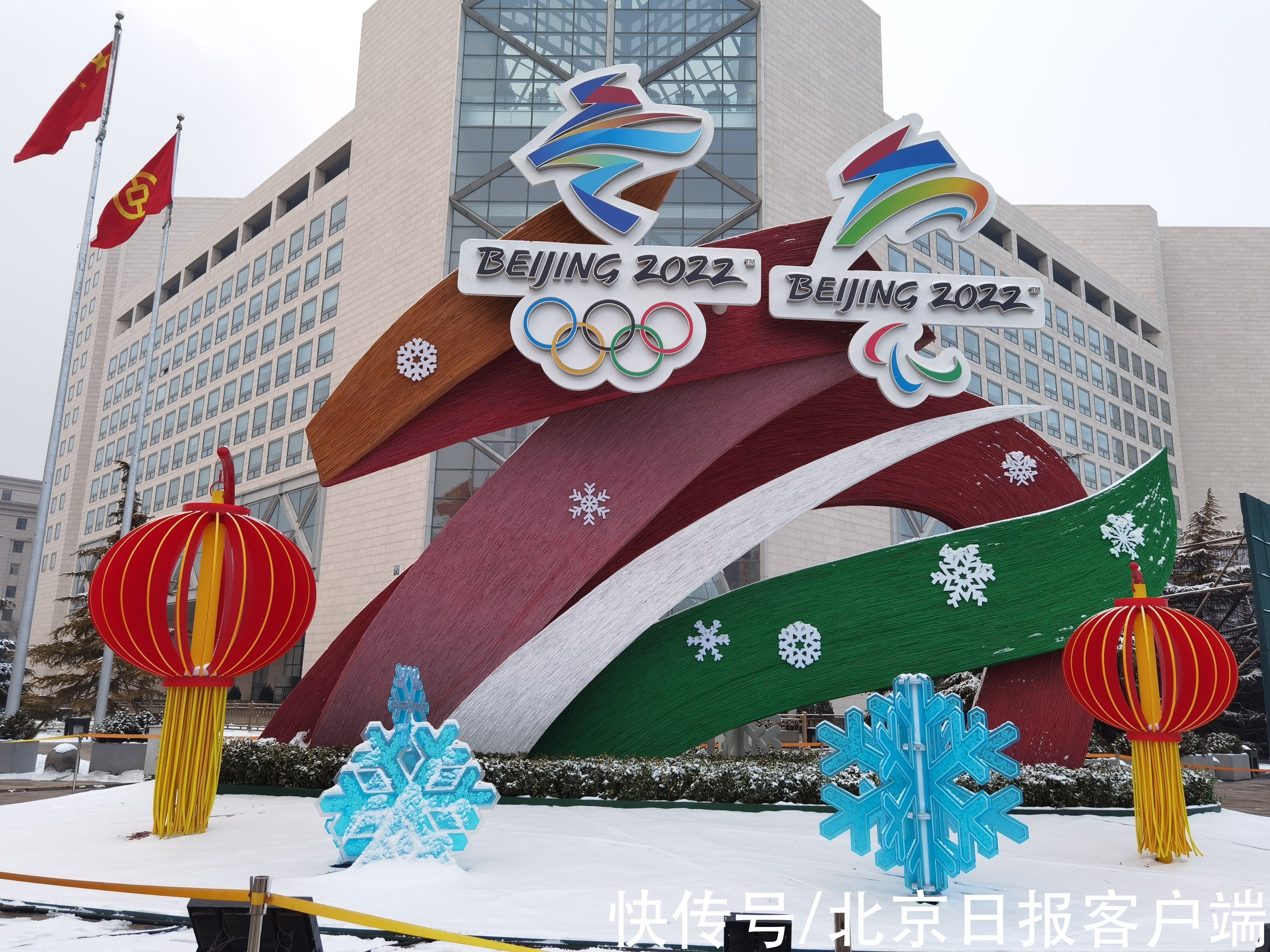 雪花|长安街上冬奥花坛里的3D雪花，竟然是用建筑垃圾做成的