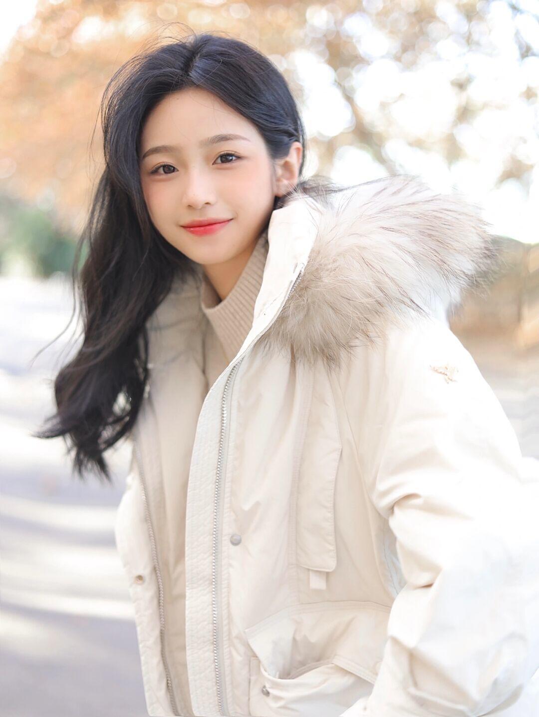 黄黑皮|看过这组羽绒服搭配,才知道冬季要保暖也要优雅,低调高级