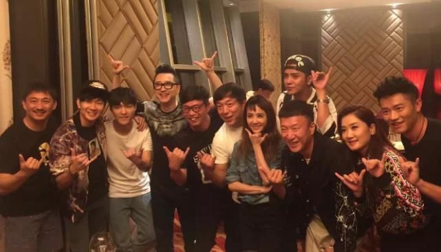 蔡徐坤也参加了《极限挑战》,就在张艺兴的身边,你发现了没?