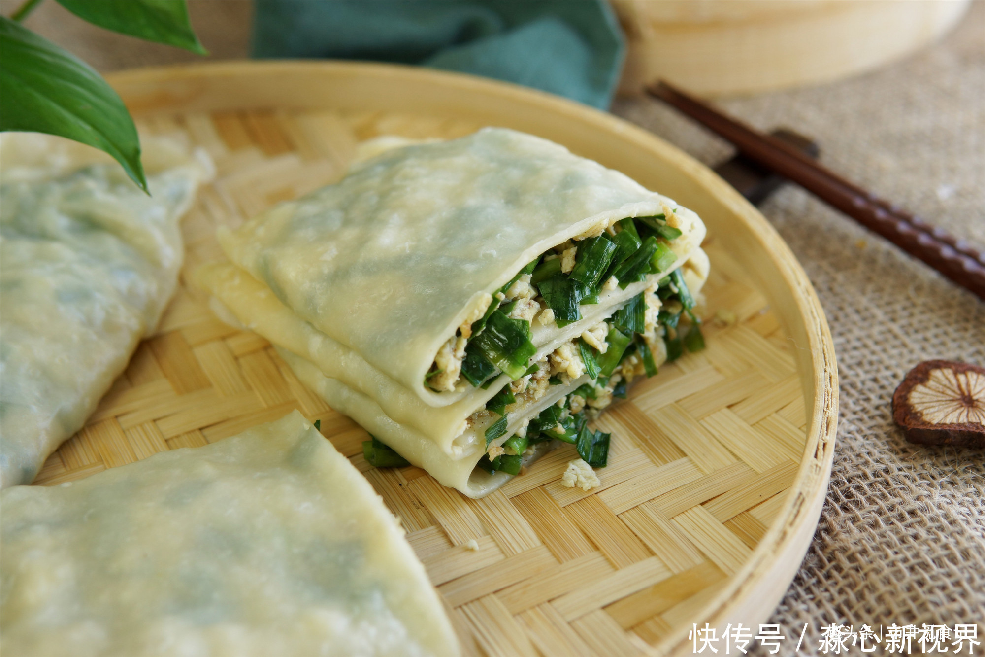 小时候|小时候在农村没少吃这东西,比韭菜盒子简单,皮薄馅多,总不够吃