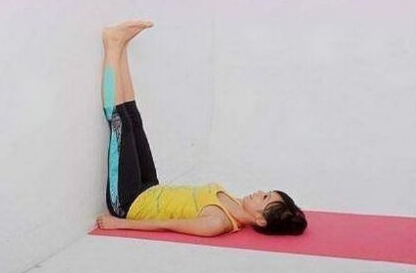 一个月|女性坚持睡前靠墙抬腿会怎么样不到一个月,变化显而易见