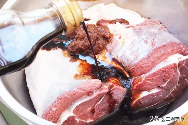 酱牛肉时，牢记“一泡一腌”的窍门，牛肉不柴不腥，好吃缩水也少