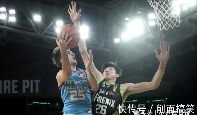 nbl联赛|从CBA核心到NBL蓝领!老大哥狂赞周琦防守,主教练称他脸皮很厚