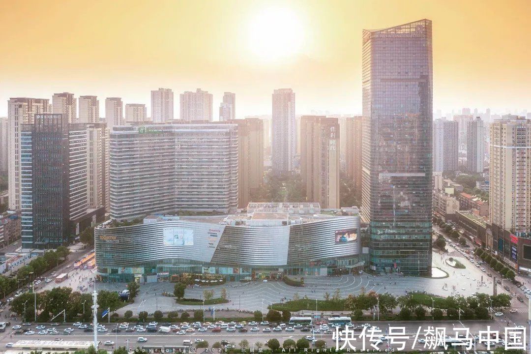 商业|商业地产轻资产和重资产的赛道，你更看好谁？