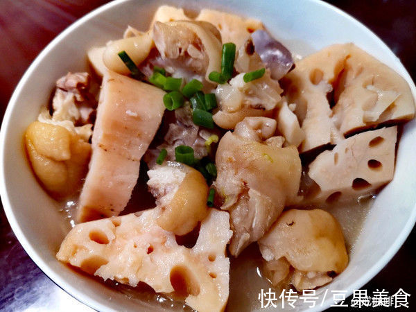 说起家常菜，莲藕炖猪蹄不能少