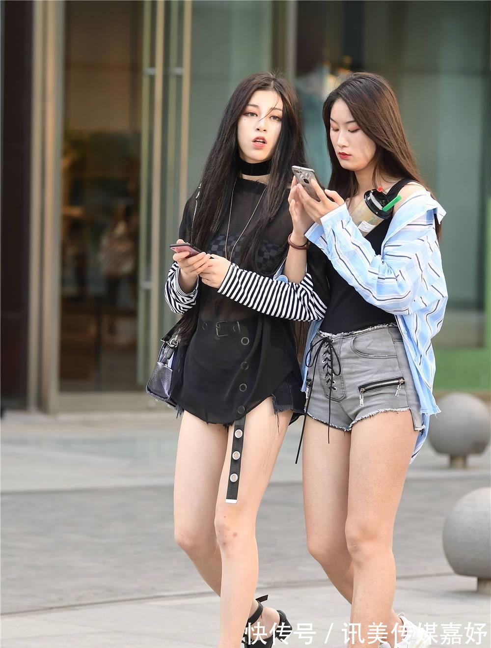 街拍|和姐妹一起逛街,如何搭配出不同的味道,有自己独特的搭配风格