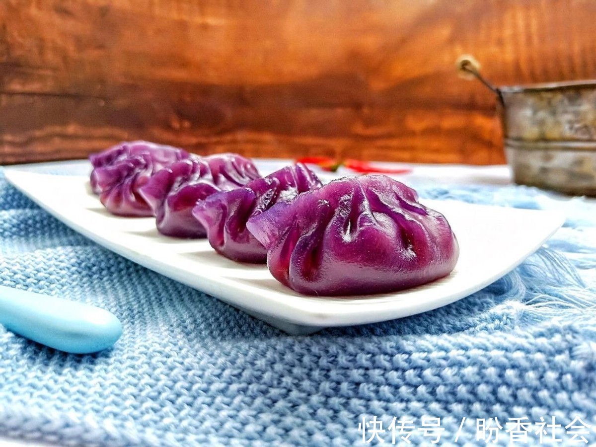 紫甘蓝汁|饺子的创意新吃法，双色水晶饺，晶莹剔透，看上去就有食欲