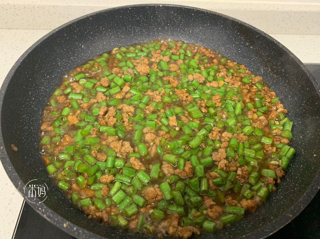 这菜鲜香下饭，不油腻，好吃得不得了，就连朋友都在讨着要秘方