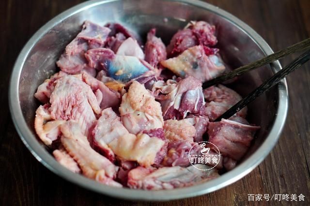 夏天多吃此菜,加上香菇一炖,鲜香嫩滑,我家每周吃三回,太下饭