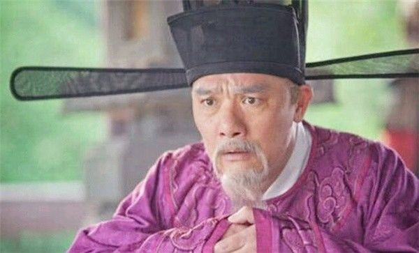 下令|皇帝偷偷在宰相衣服上烧个洞,一年后发现洞还在,下令为他开国库