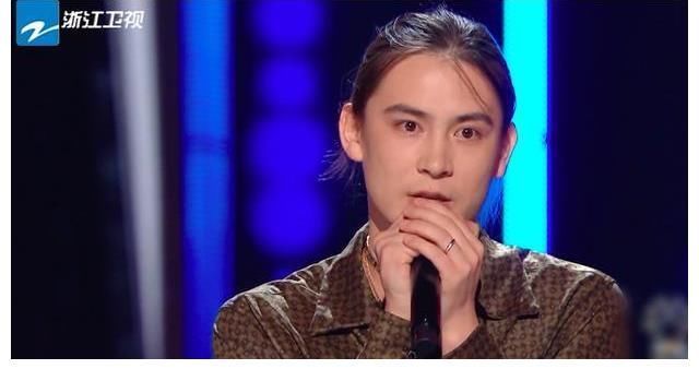 “李榮浩眼睛不夠大,我?guī)退纯础奔穗h逸,你真能給自己加戲