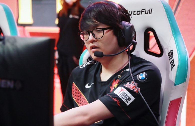 LPL|LOL：金贡留在LPL的最后一年，S12只能在LCK打职业