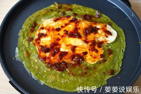 芹菜炒鸡蛋|用它这么做早餐饼够两个人吃，十分钟搞定，两块钱成本都花不到