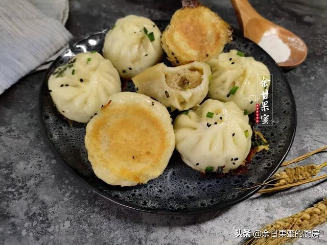 一款家常水煎包，从调馅到出锅，鲜美多汁好味美，出锅就吃仨