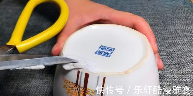 摩擦|剪刀生锈变钝教你一个小妙招，一个易拉罐，剪刀立马锋利如新