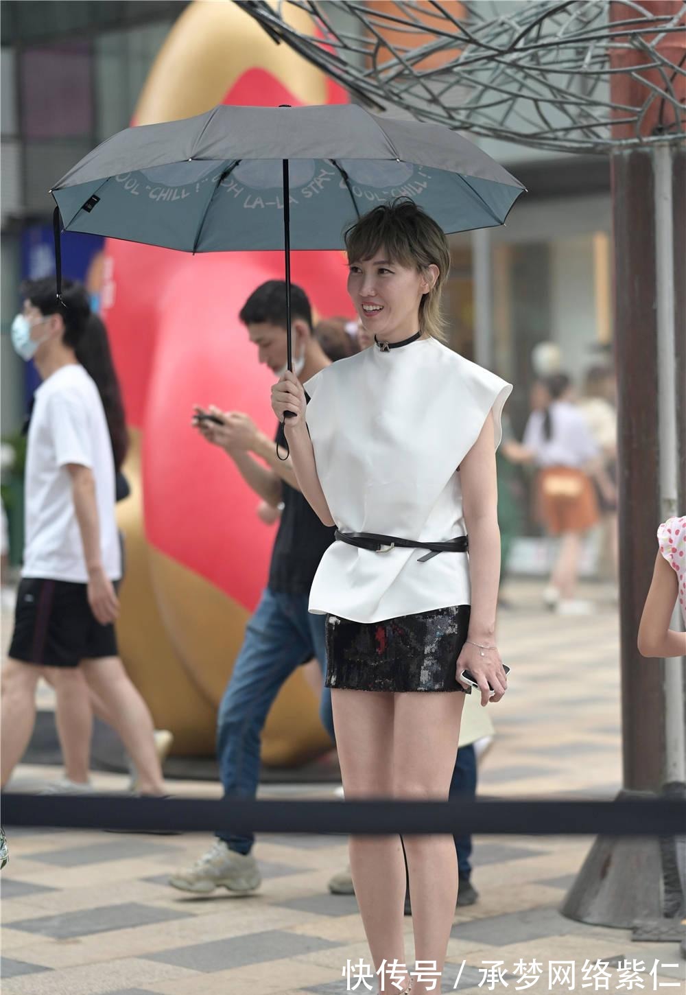 时尚|尖头细跟铆钉鞋，夏季很多时尚姑娘的选择，穿出别样味道