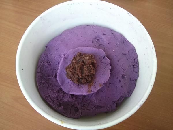 1个紫薯,4勺糯米粉,不用烤箱,不用炸,甜糯松软,比蛋糕好吃