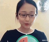 |搞笑GIF：大妹子有了这东西，做家务就轻松多了！