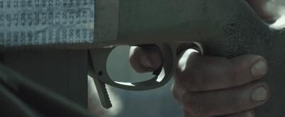 打成|一枪爆头！他是美国第一狙王，狙杀255人，却被老兵从背后打成筛子