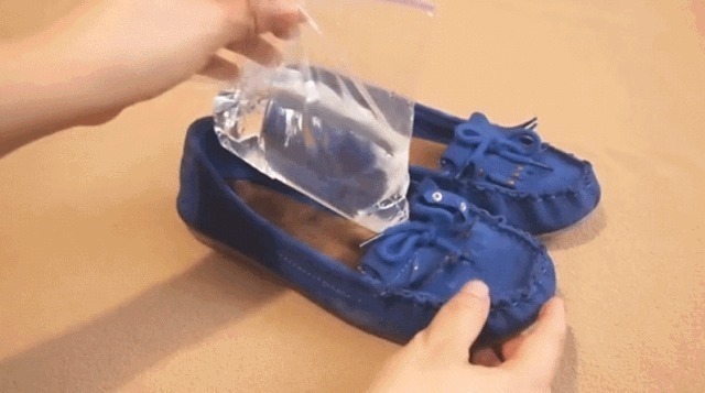 帆布鞋 新买的鞋子不合脚怎么办鞋子太小,一个塑料袋,就能变合脚