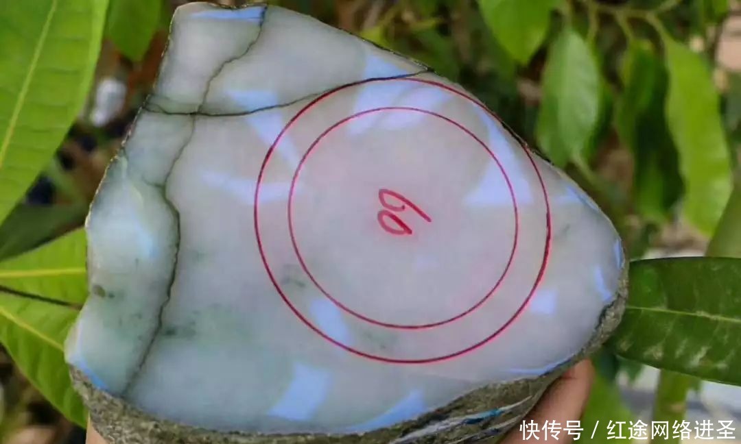 糯冰|好运爆棚!600元买的翡翠原石切开价值直升六位数!