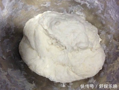 烙饼时,有人加鸡蛋,有人烫面老板教你正确方法做,太香了