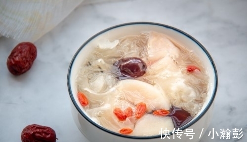 夏季|银耳和“它”天生是一对,夏季补水常吃它,一碗还不到5块钱