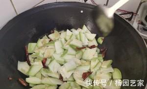 夏日开胃菜谱，醋溜西葫芦，酸甜下饭，美味营养，适合夏天