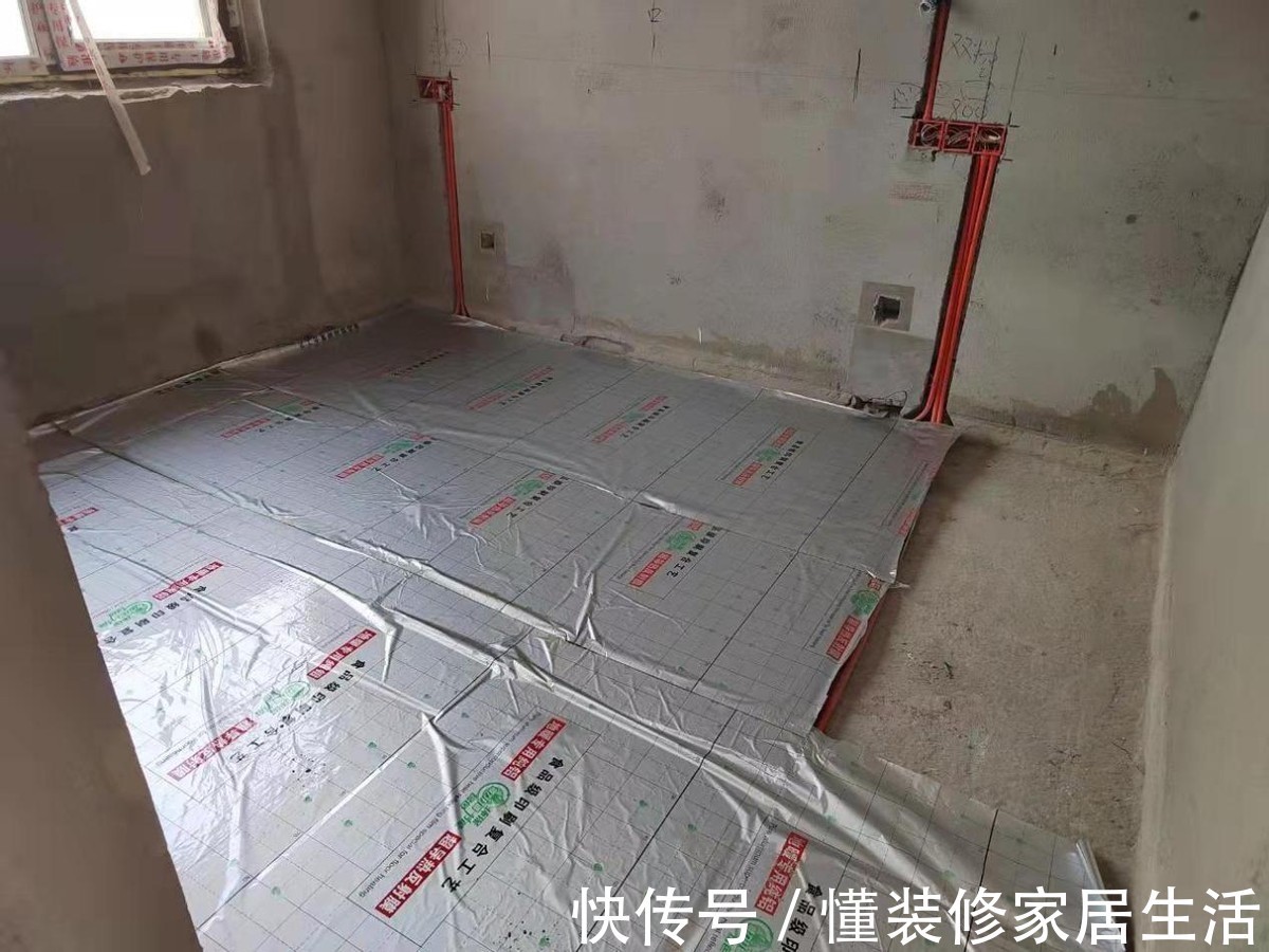 地暖|新房装了暖气片,听工程师建议敲掉地板,果断换地暖