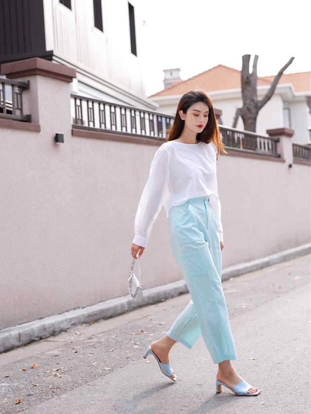 黑白灰|入秋怎么穿?少买黑白灰,这3套“高级色”,显白衬肤还耐看