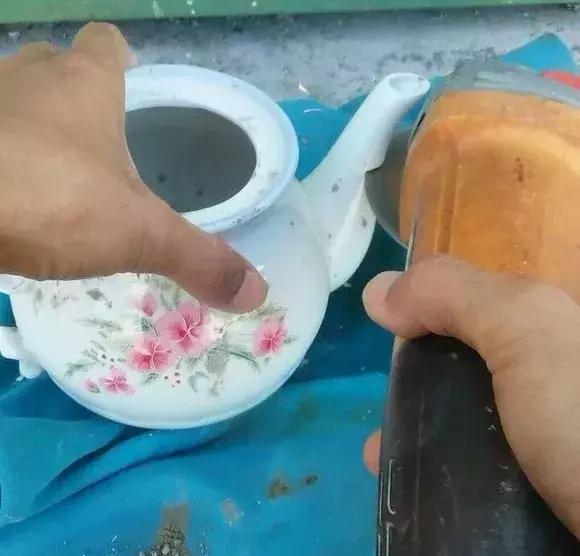 旧茶壶种点花，秒变高端盆景，卖300一个邻居抢着要