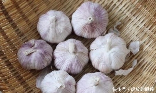 大蒜|选大蒜时,牢记这几种别买,再便宜都不能要,摊主我从来都不吃