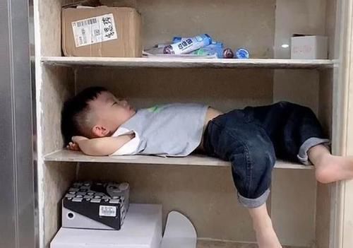 妈妈|姐姐开学后,弟弟“花式”想姐姐,妈妈吐槽:忘记她咋揍你的了?