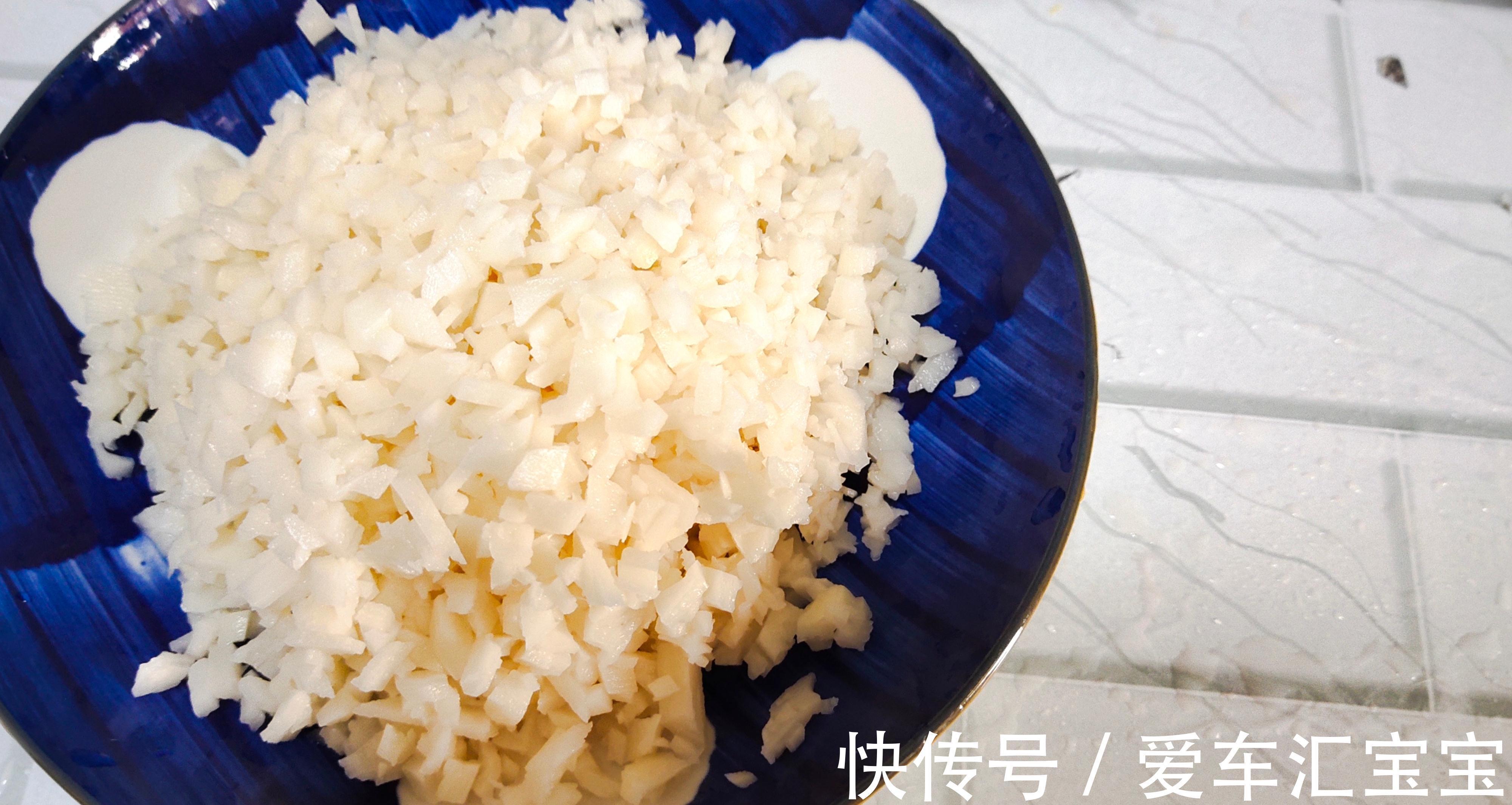 好吃|秋天吃莲藕最养人，教你做莲藕丸子，不油炸不加水，鲜香脆嫩好吃