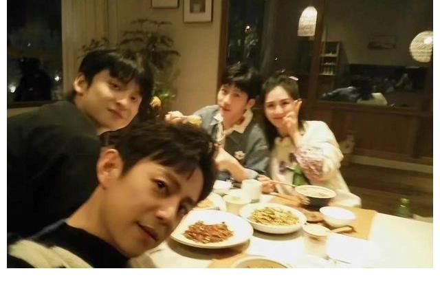 快本解散后谢娜何炅再次同台《朋友请听好》第二季却少了易烊千玺